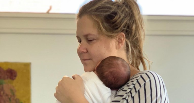 Brutalno iskreno: Amy Schumer se prisjetila kako je saznala da će postati mama